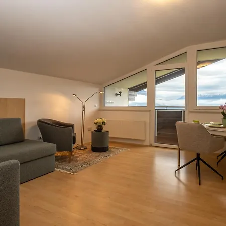 Appartement Einraum Mit Berg- Und Seeblick